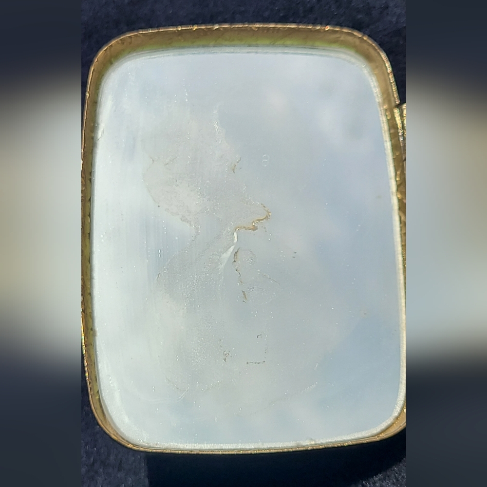 Vintage Revlon gold compact - Picture 7 of 8